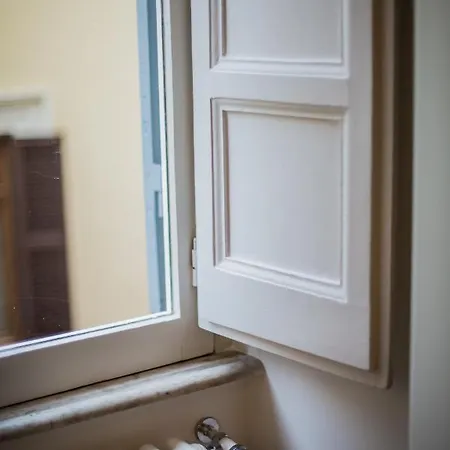 Apartment Chic, Stylish And Quiet At The Spanish Steps Rome
